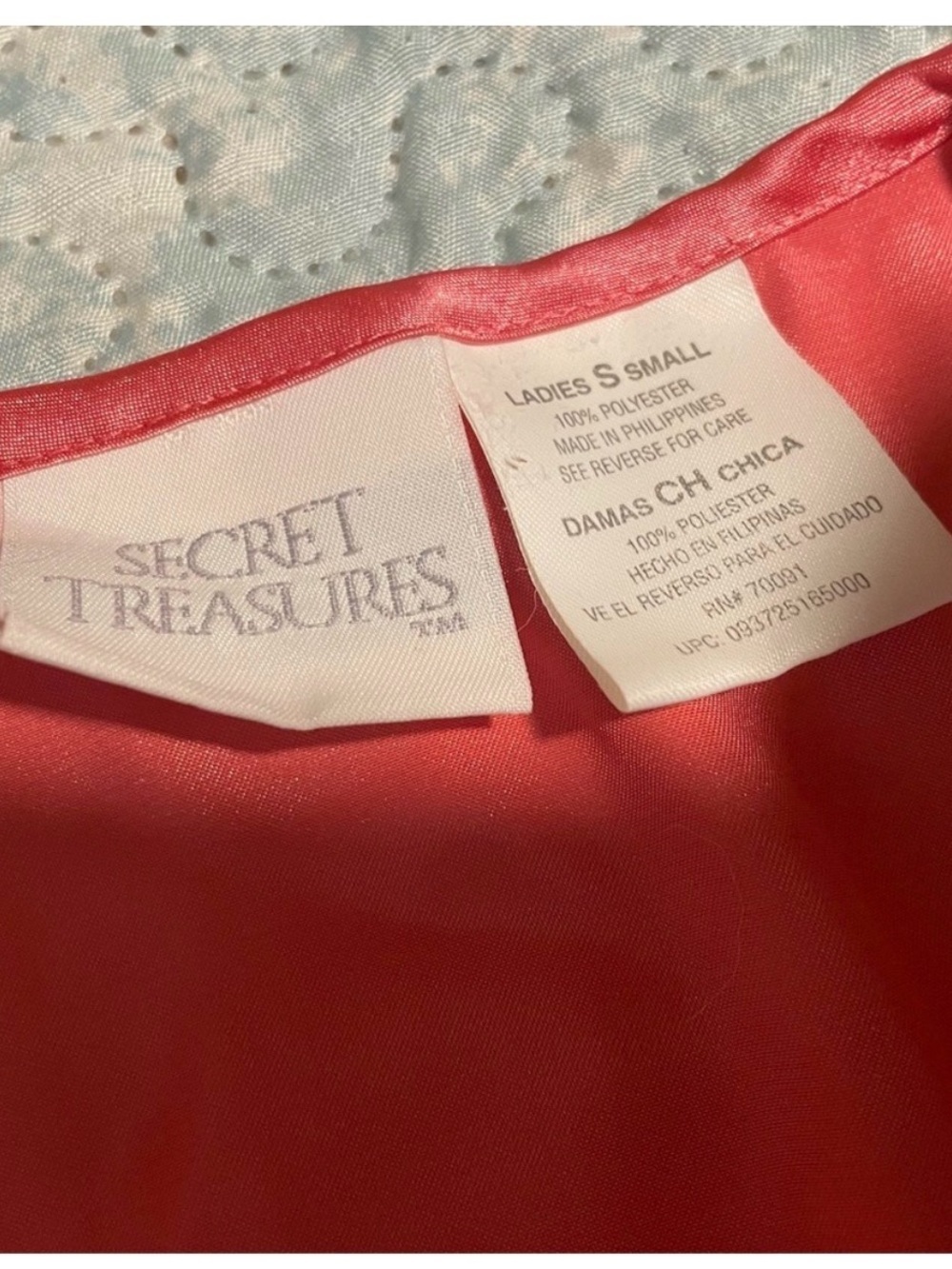 Vintage 90's Secret Treasures
Satin Sleep shirt in Vibrant coral color - Picture 4 of 10
